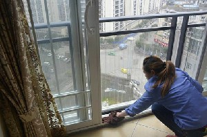 室內(nèi)玻璃清潔